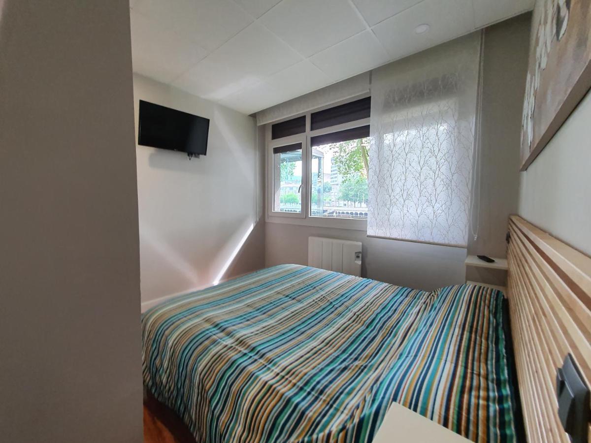 Cv33 Ostatua Hotel Bilbao Bagian luar foto