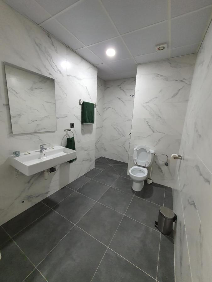 Cv33 Ostatua Hotel Bilbao Bagian luar foto