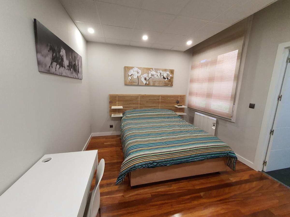 Cv33 Ostatua Hotel Bilbao Bagian luar foto